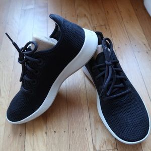 Allbirds Size 9 Tree Runners in Jet Black (White Sole)